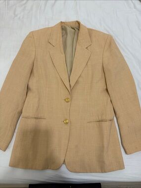 Classic Women's Tan Single-Breasted Blazer